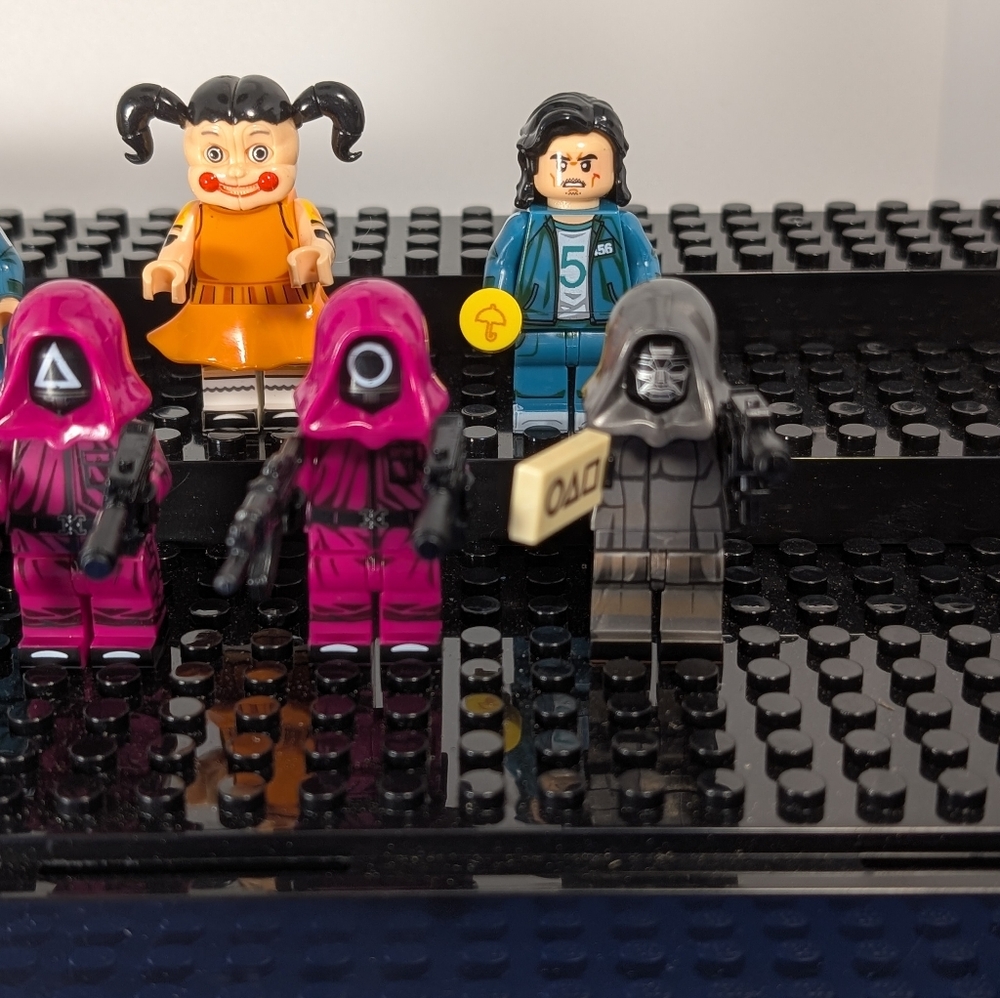 7 Minifigures- Netflix Squid Game the Challenge Building Block Toy Action Figure - Picture 2 of 11